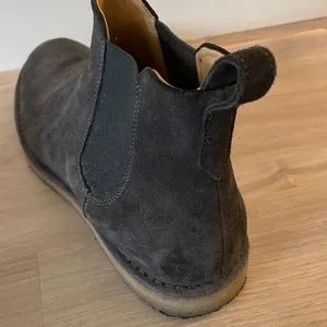 Vince | Shoes | Vince Suede Chelsea Boots Size 9 Made In  display picture 3